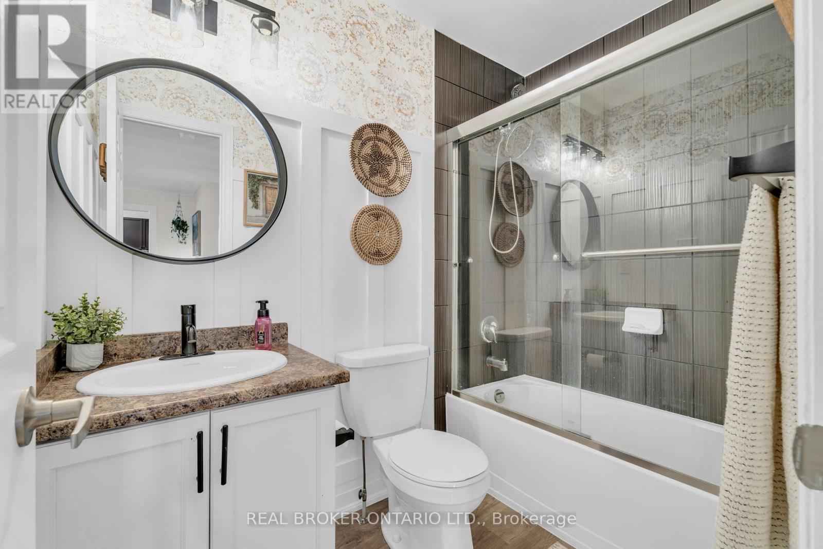 Photo 4 of 292 Regina Street, Clearview ON