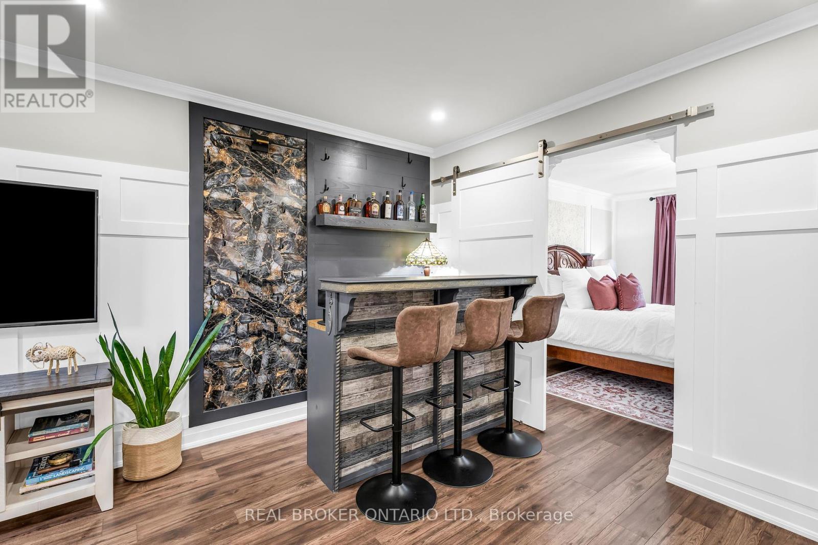Photo 34 of 292 Regina Street, Clearview ON