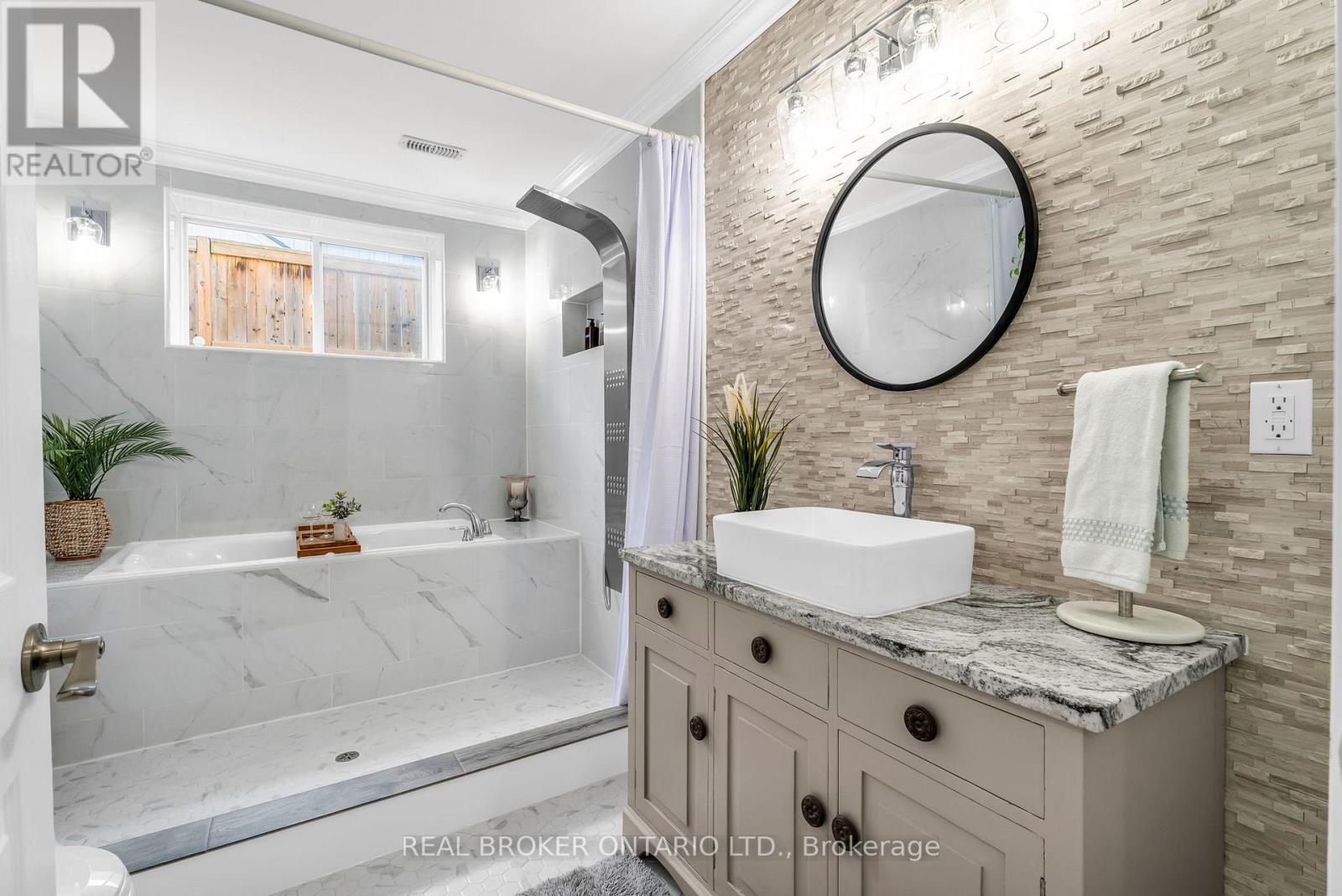 Photo 23 of 292 Regina Street, Clearview ON