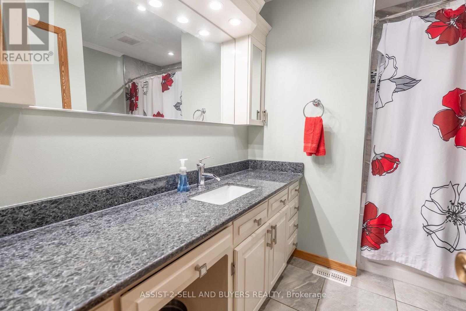 Photo 4 of 3230 Cadeb Avenue, Cornwall ON