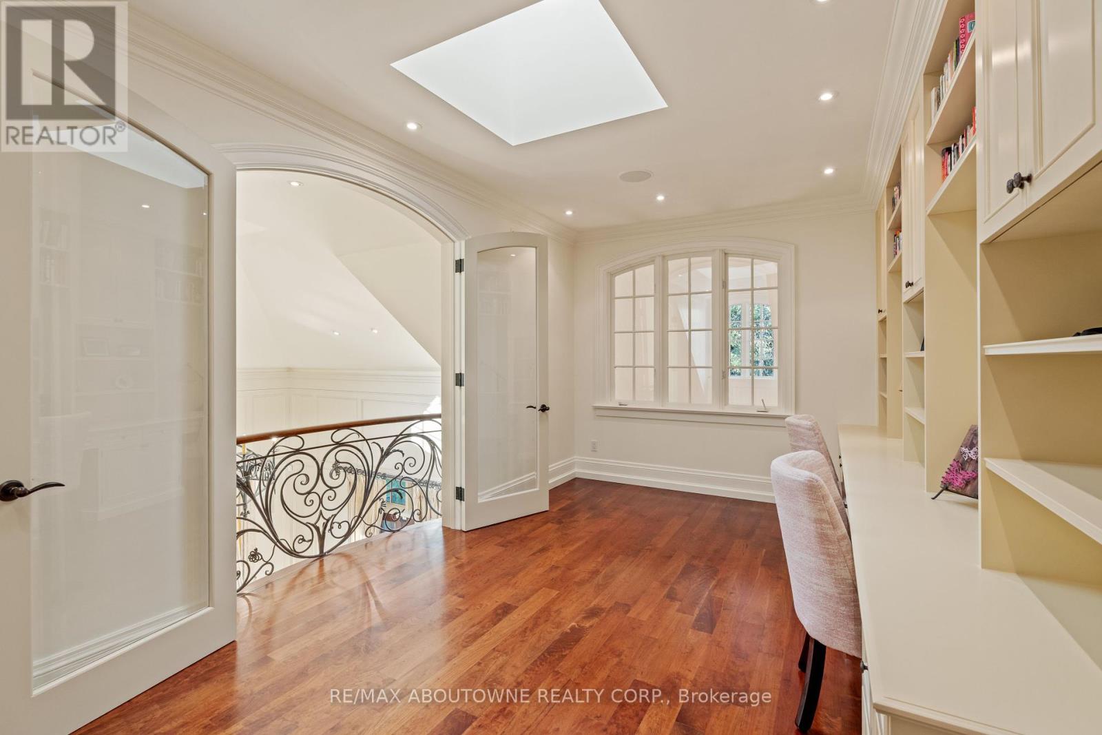 Photo 20 of 1081 Argyle Drive, Oakville ON