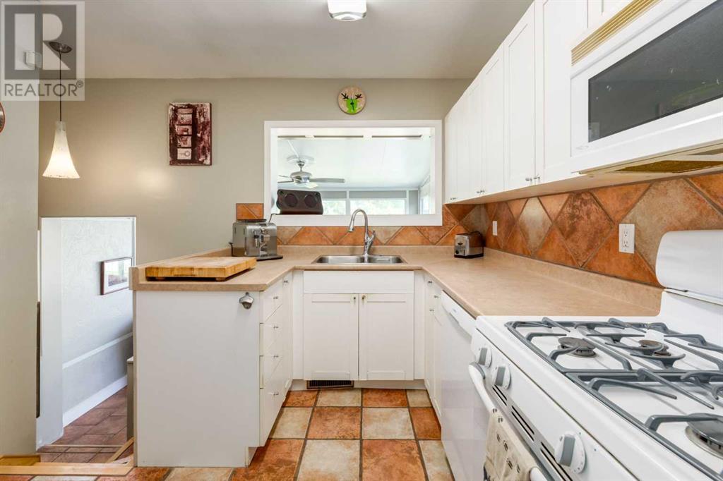 Photo 8 of 202 27 Avenue Ne, Calgary AB