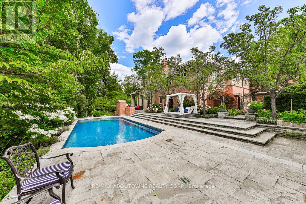 Photo 32 of 1081 Argyle Drive, Oakville ON