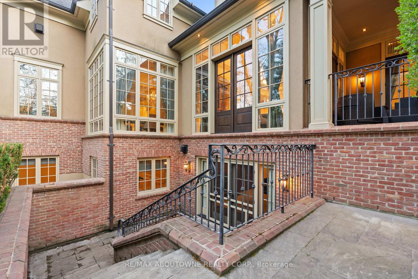 Photo 36 of 1081 Argyle Drive, Oakville ON