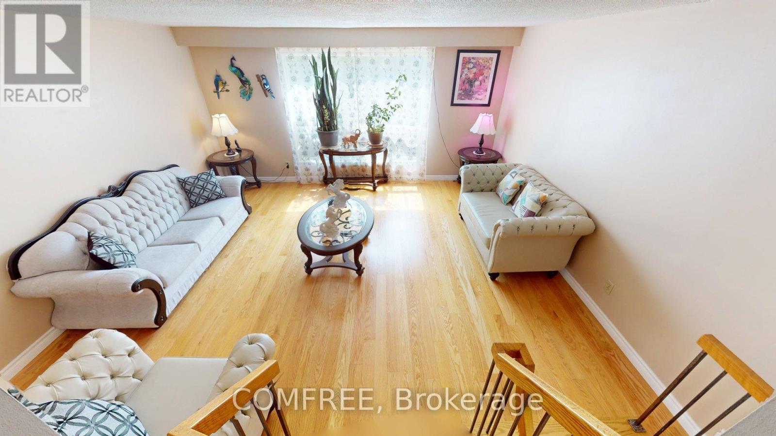 Photo 28 of 17 Ashurst Crescent, Brampton ON