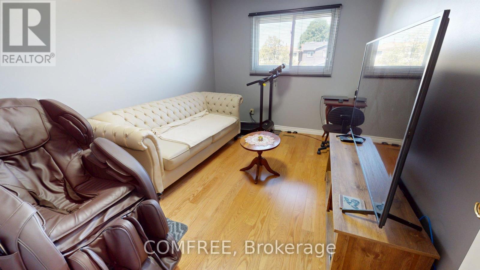 Photo 1 of 17 Ashurst Crescent, Brampton ON