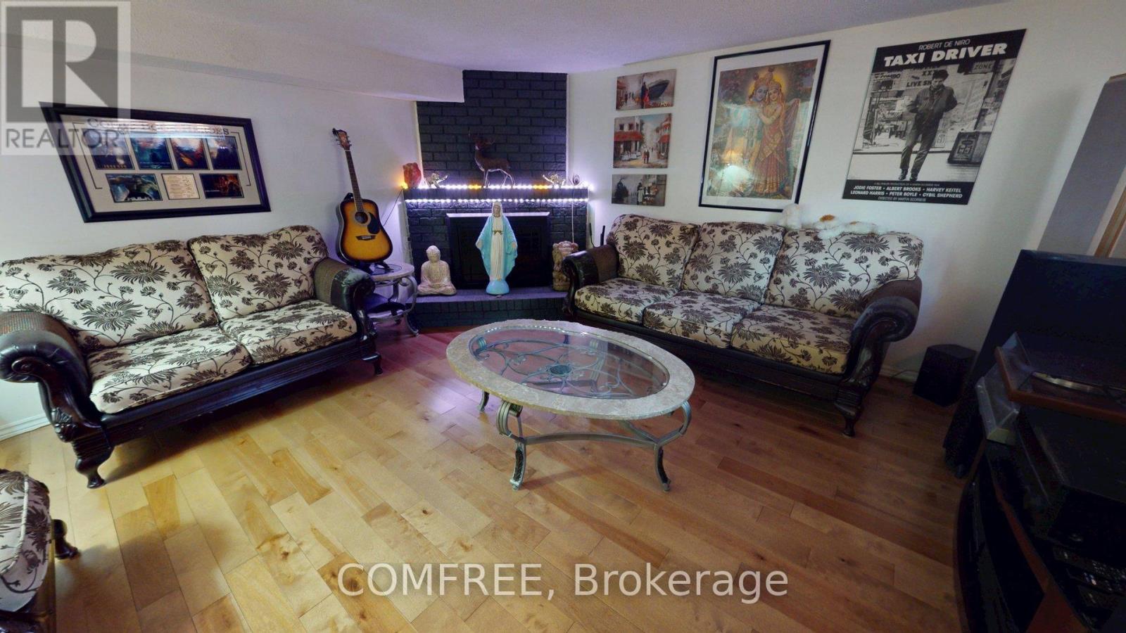 Photo 7 of 17 Ashurst Crescent, Brampton ON