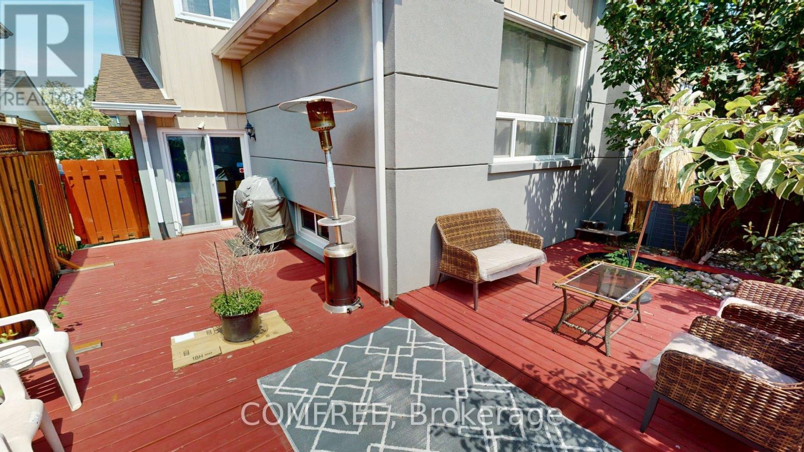 Photo 5 of 17 Ashurst Crescent, Brampton ON
