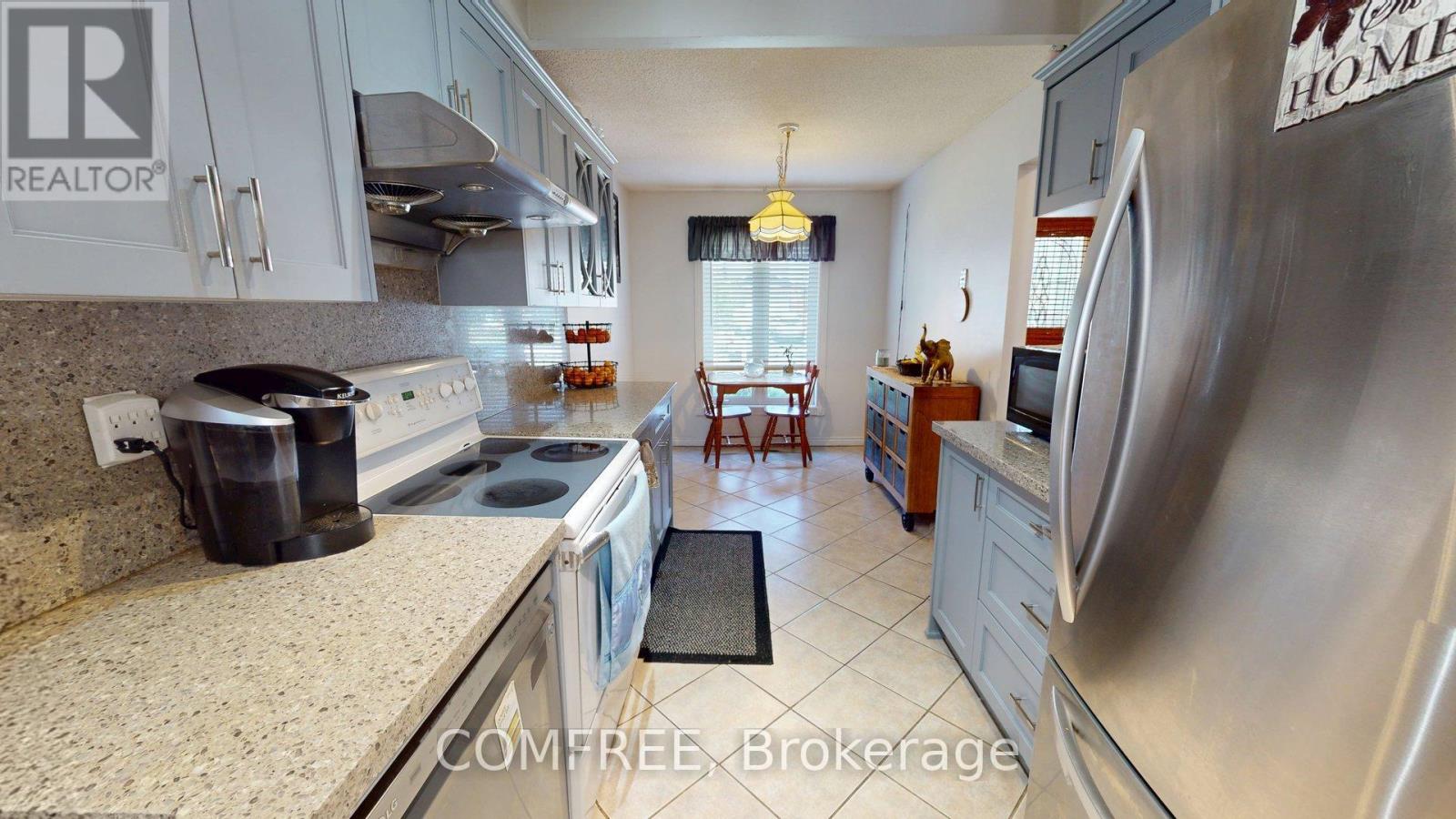 Photo 11 of 17 Ashurst Crescent, Brampton ON