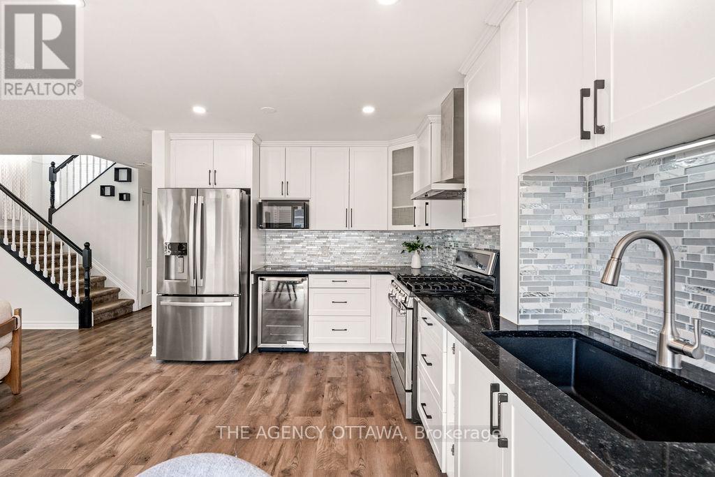 Photo 5 of 70 Appledale Drive, Ottawa ON