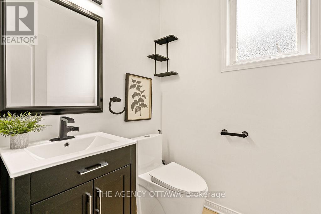 Photo 10 of 70 Appledale Drive, Ottawa ON