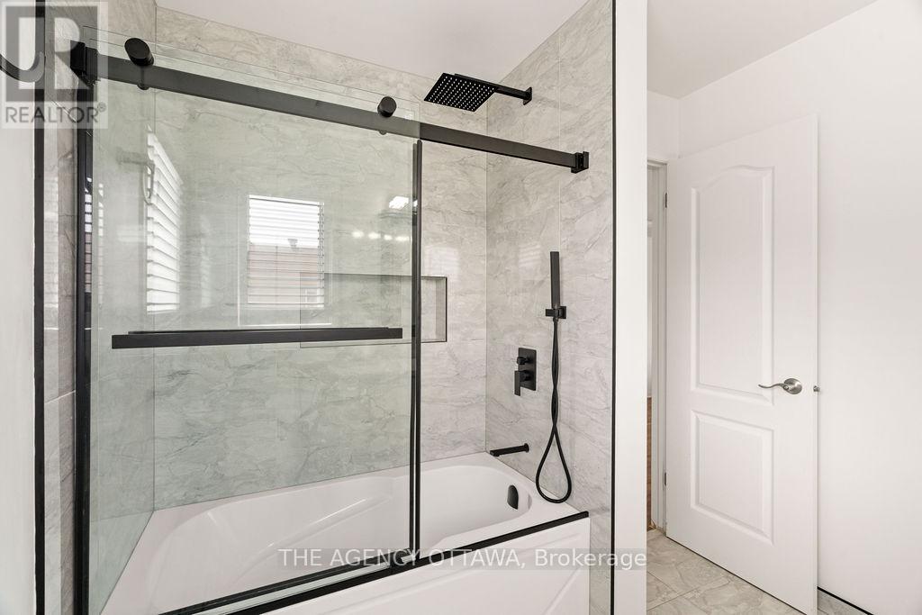 Photo 33 of 70 Appledale Drive, Ottawa ON