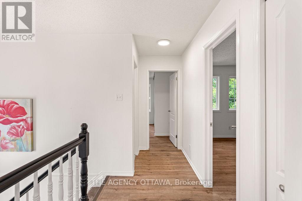 Photo 25 of 70 Appledale Drive, Ottawa ON