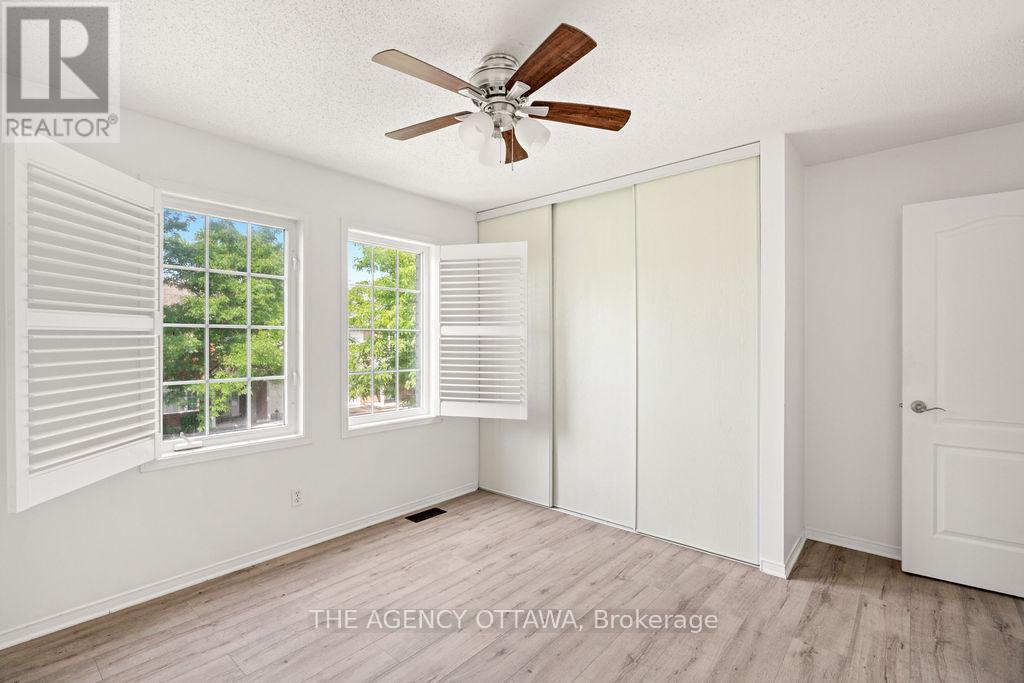 Photo 23 of 70 Appledale Drive, Ottawa ON