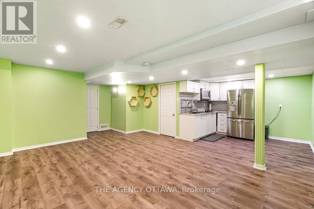 Photo 13 of 70 Appledale Drive, Ottawa ON
