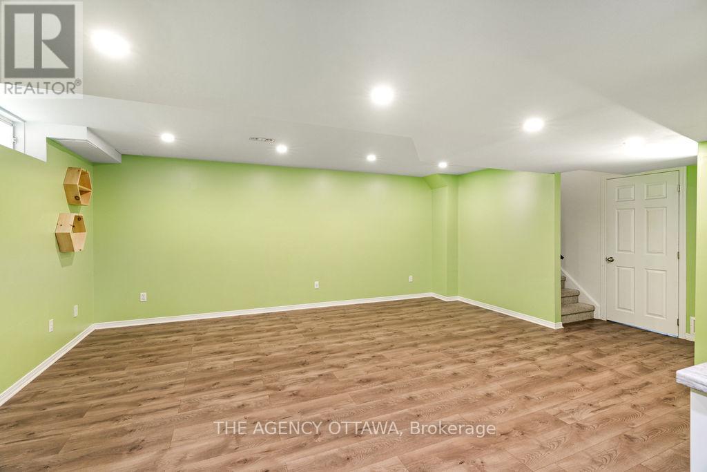 Photo 8 of 70 Appledale Drive, Ottawa ON
