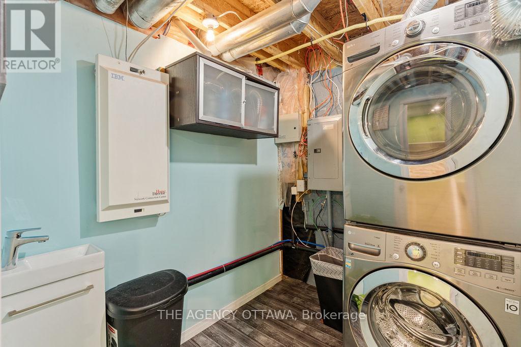 Photo 14 of 70 Appledale Drive, Ottawa ON