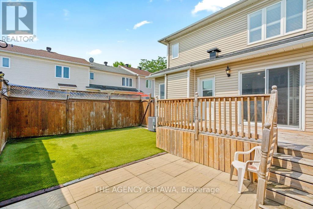Photo 17 of 70 Appledale Drive, Ottawa ON
