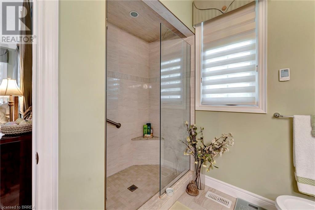 Photo 23 of 158 Willow Street Unit 23, Paris ON