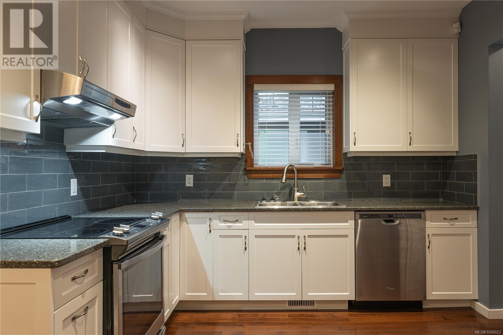 351 Wesley St - 6