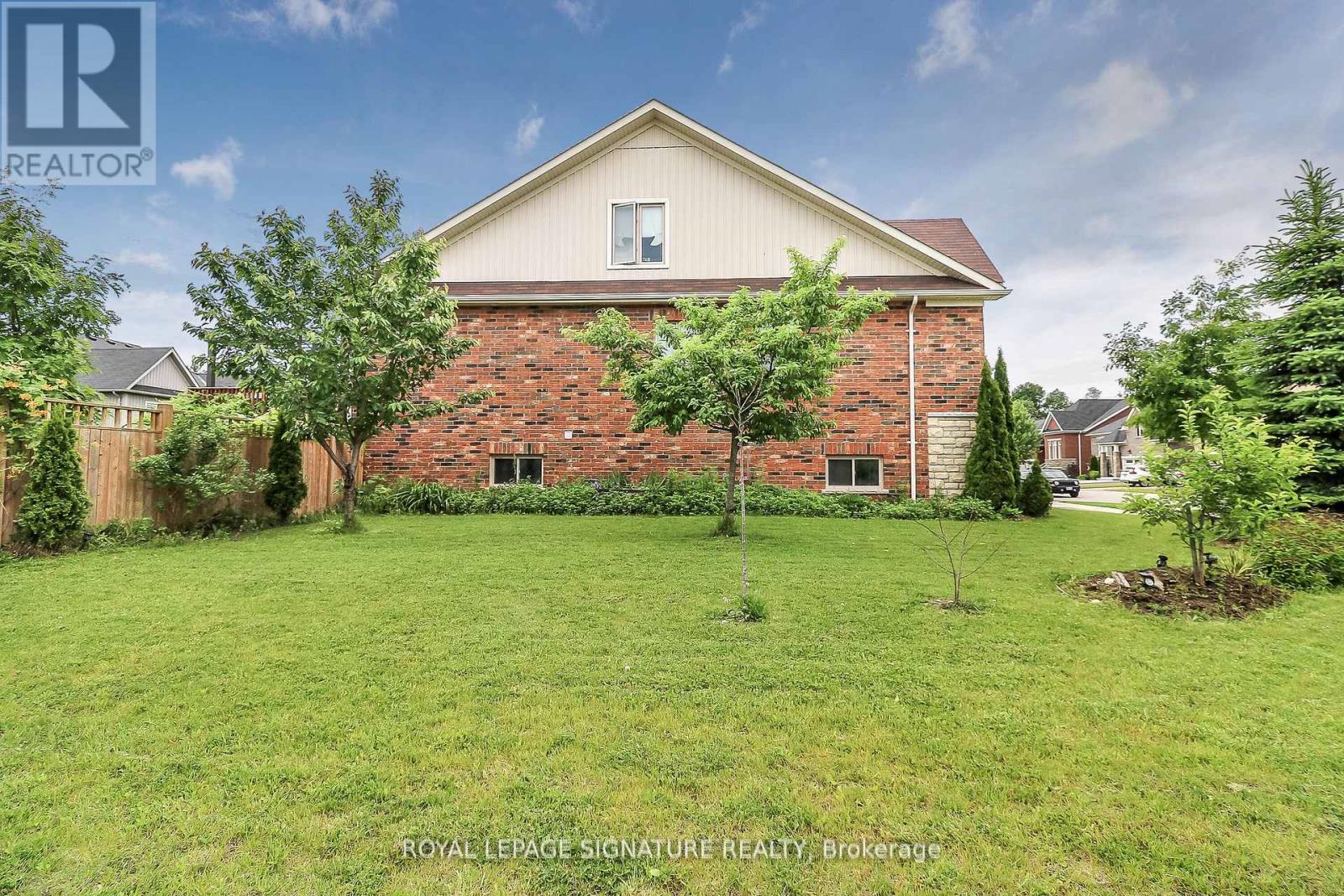 Photo 12 of 48 Allegra Drive, Wasaga Beach ON