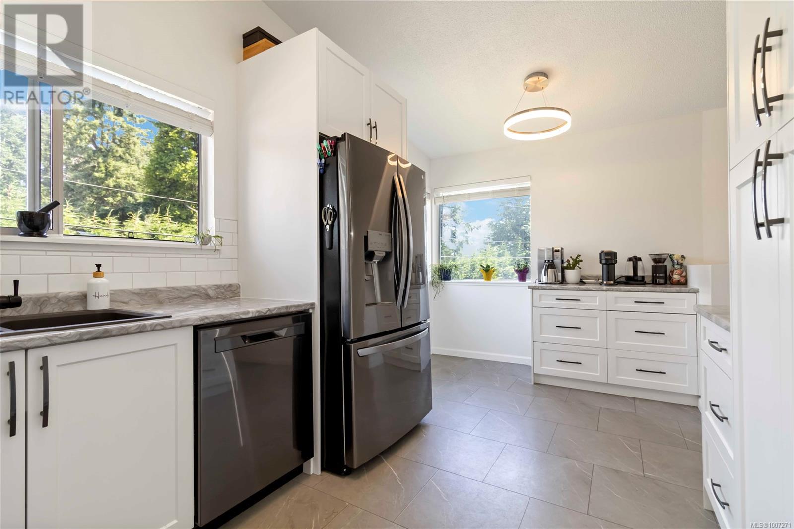 Photo 31 of 2 6110 Seabroom Rd, Sooke BC