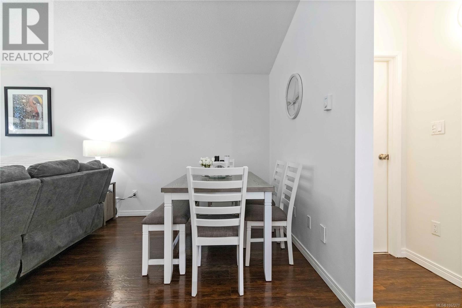Photo 5 of 2 6110 Seabroom Rd, Sooke BC