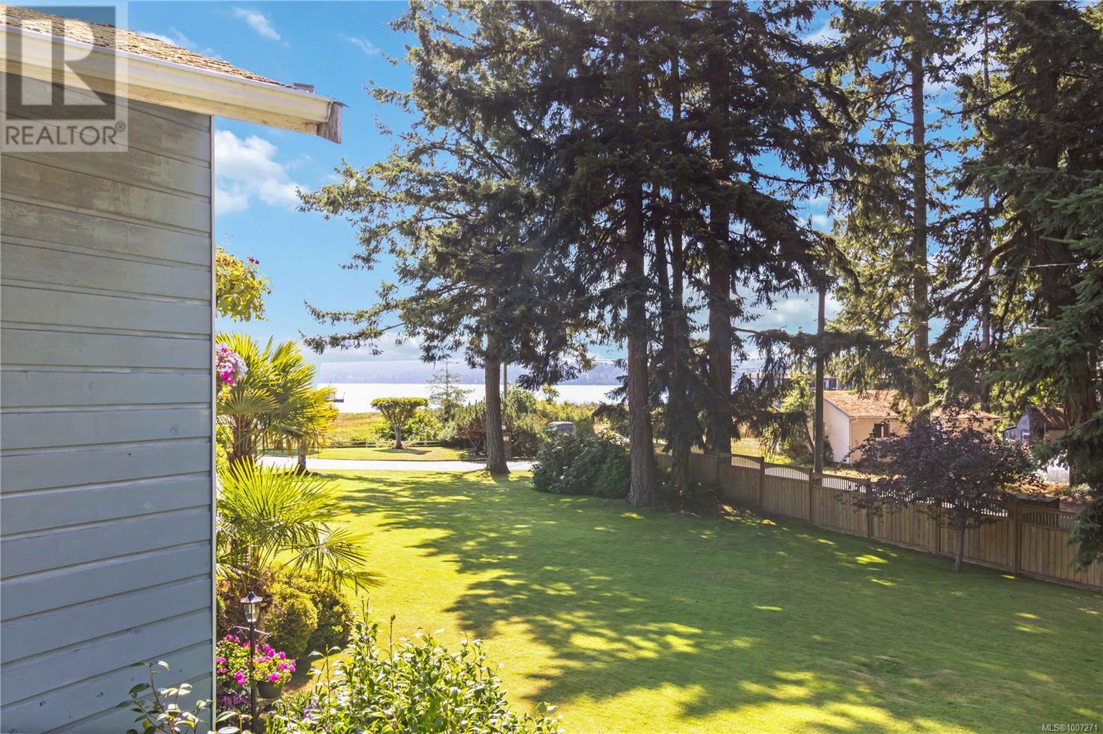 Photo 13 of 2 6110 Seabroom Rd, Sooke BC