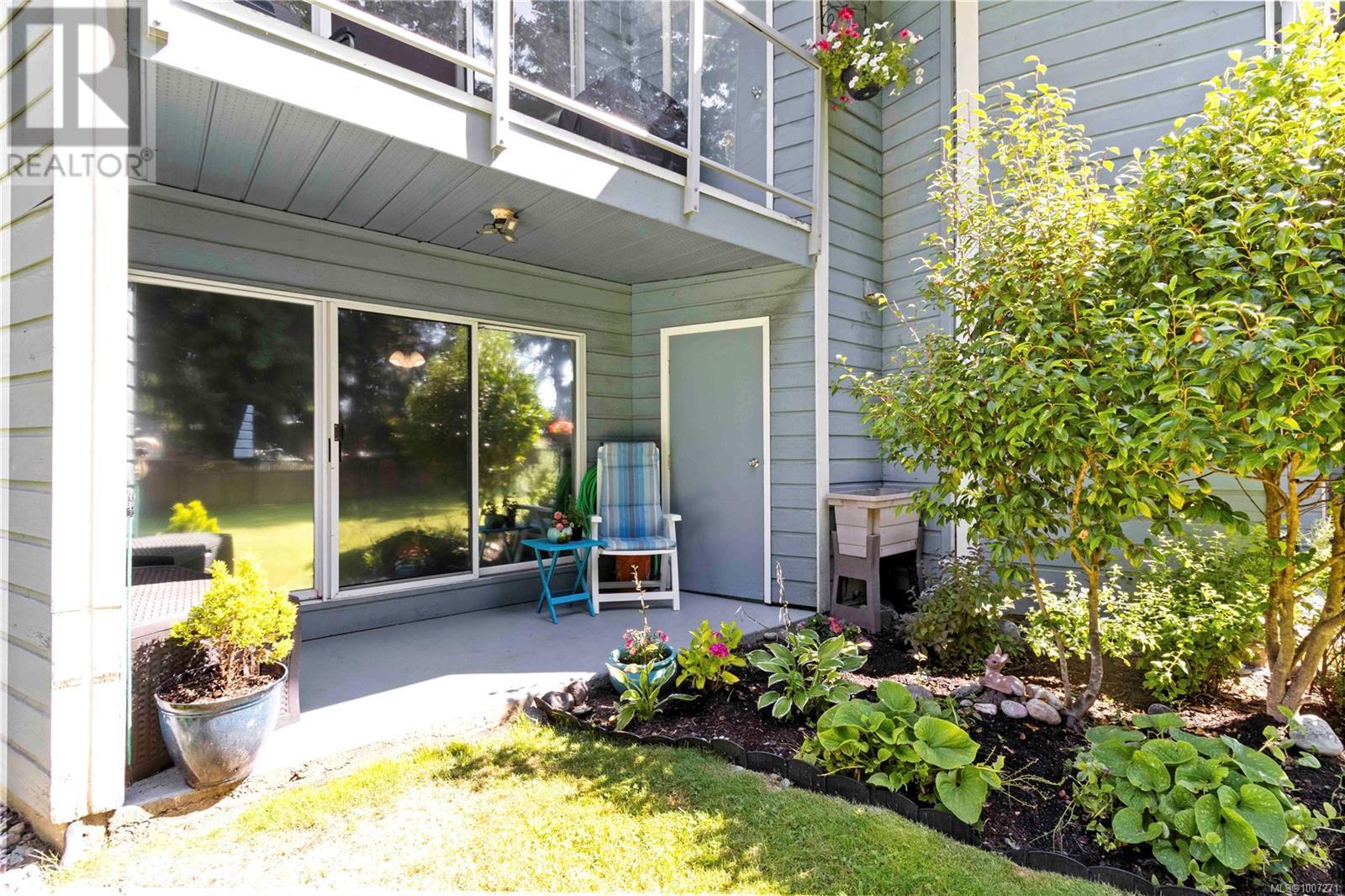 Photo 10 of 2 6110 Seabroom Rd, Sooke BC