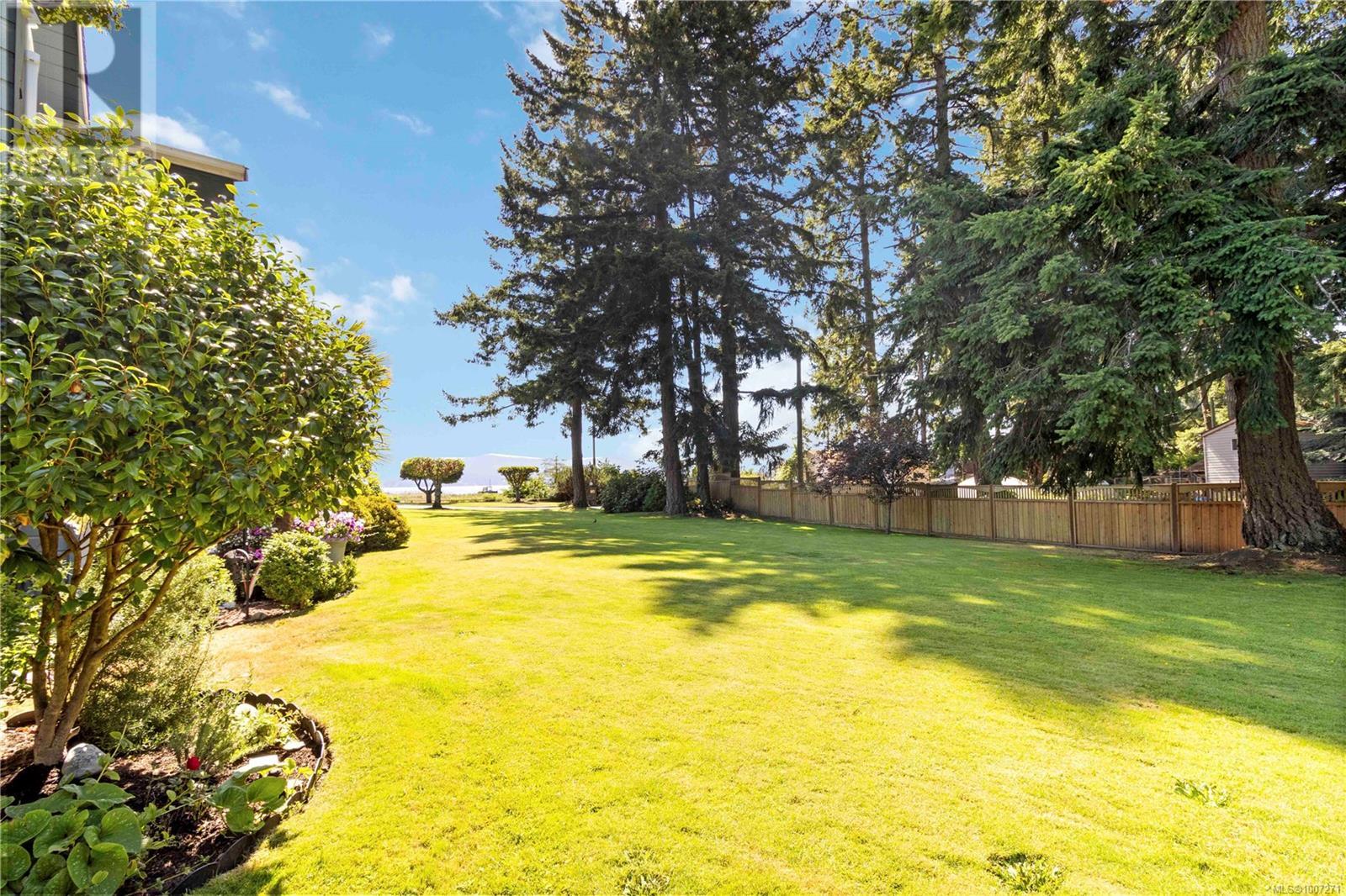 Photo 18 of 2 6110 Seabroom Rd, Sooke BC