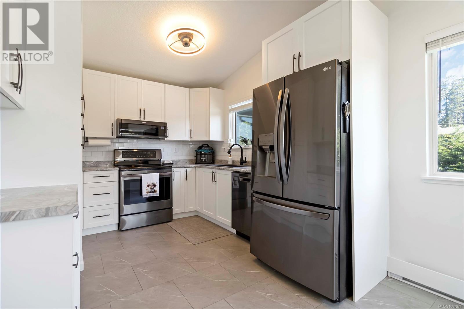 Photo 28 of 2 6110 Seabroom Rd, Sooke BC