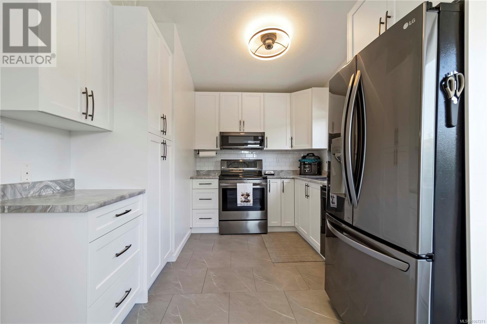 Photo 23 of 2 6110 Seabroom Rd, Sooke BC