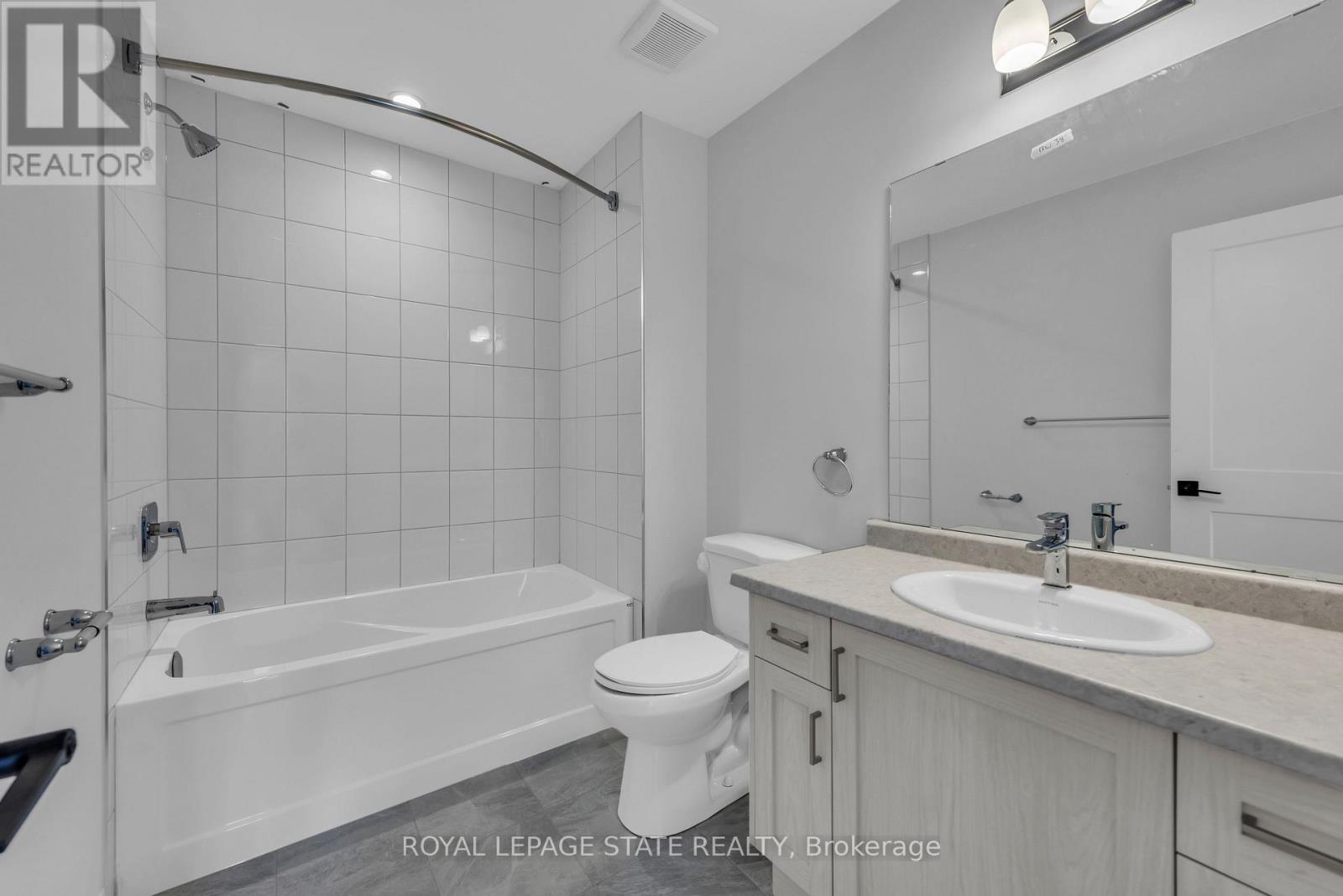 Photo 22 of 90 461 Blackburn Drive, Brantford ON