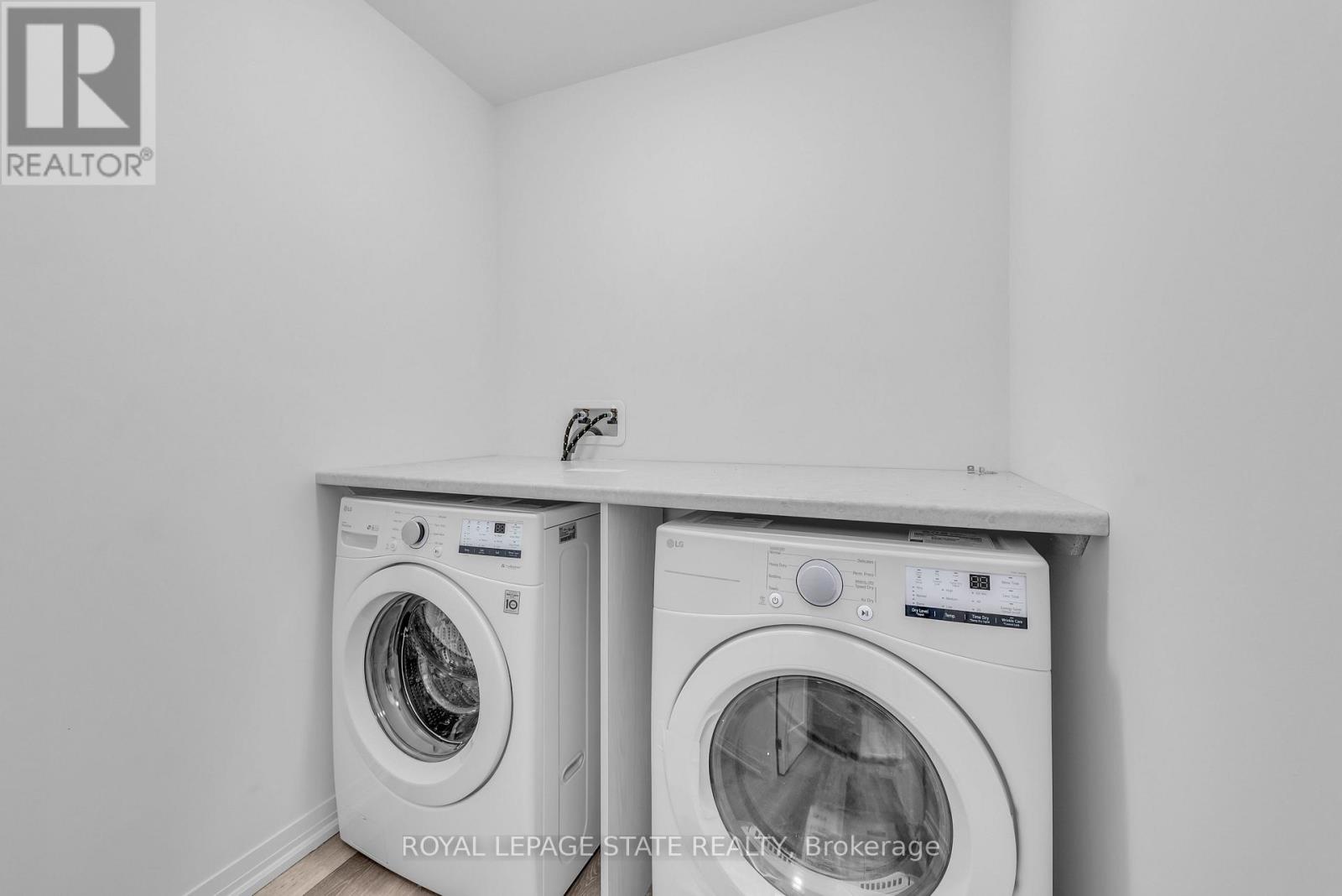 Photo 11 of 90 461 Blackburn Drive, Brantford ON
