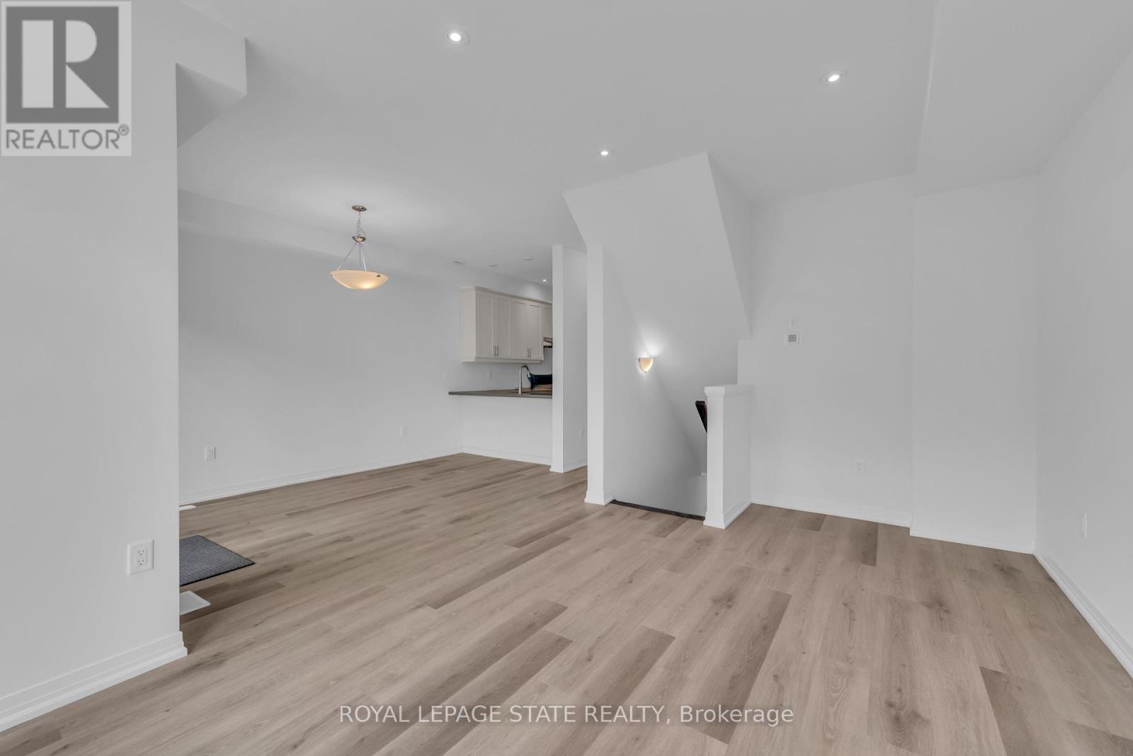 Photo 9 of 90 461 Blackburn Drive, Brantford ON