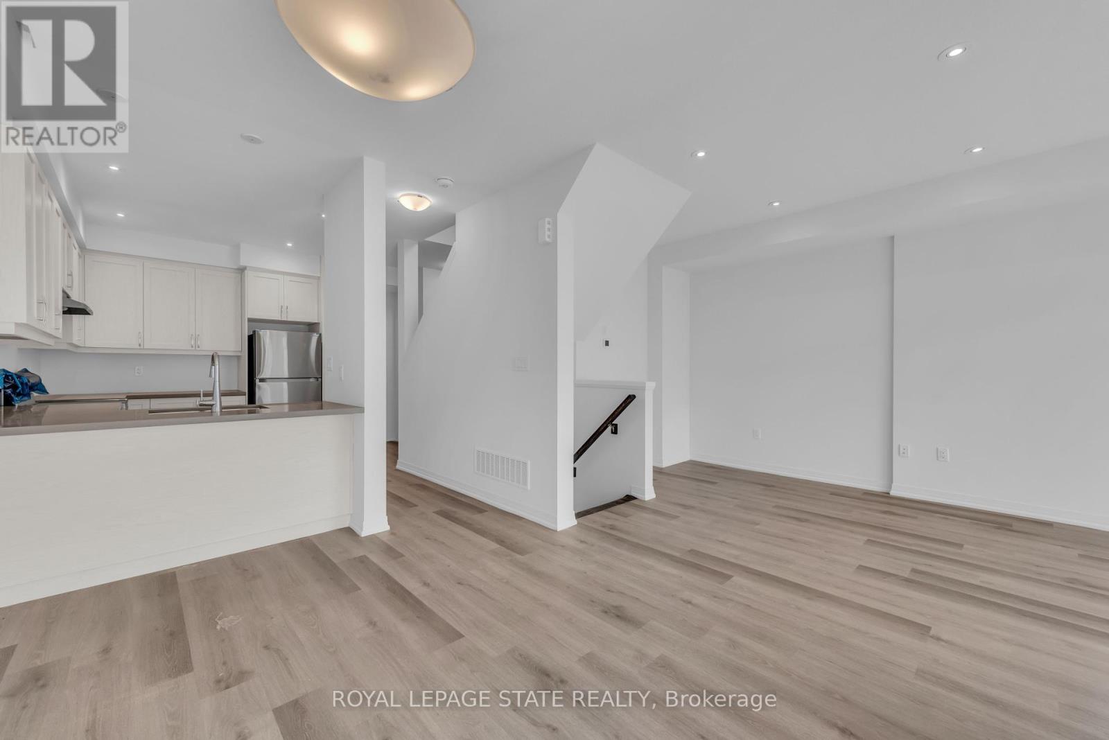 Photo 15 of 90 461 Blackburn Drive, Brantford ON
