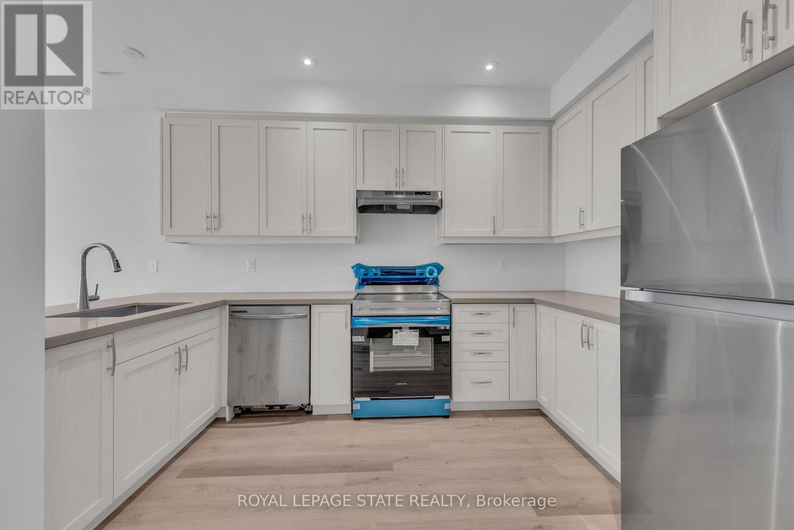 Photo 7 of 90 461 Blackburn Drive, Brantford ON