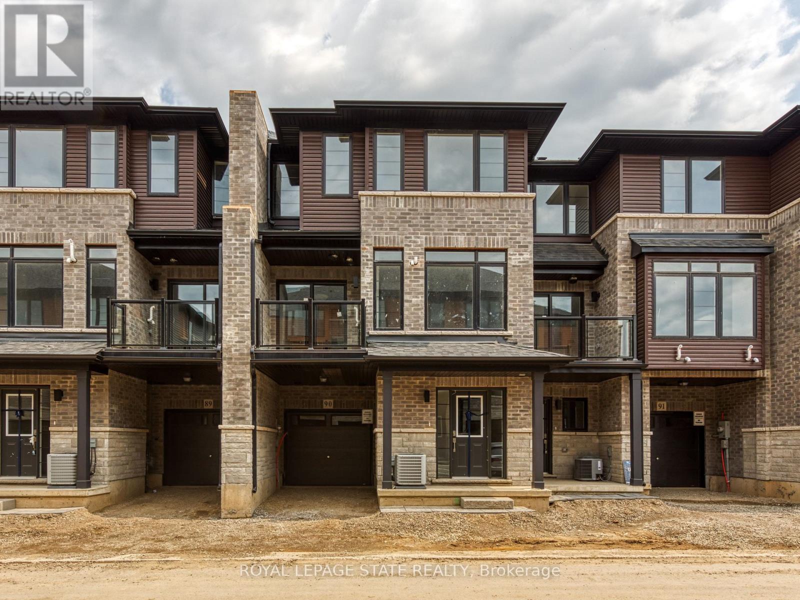 Photo 4 of 90 461 Blackburn Drive, Brantford ON