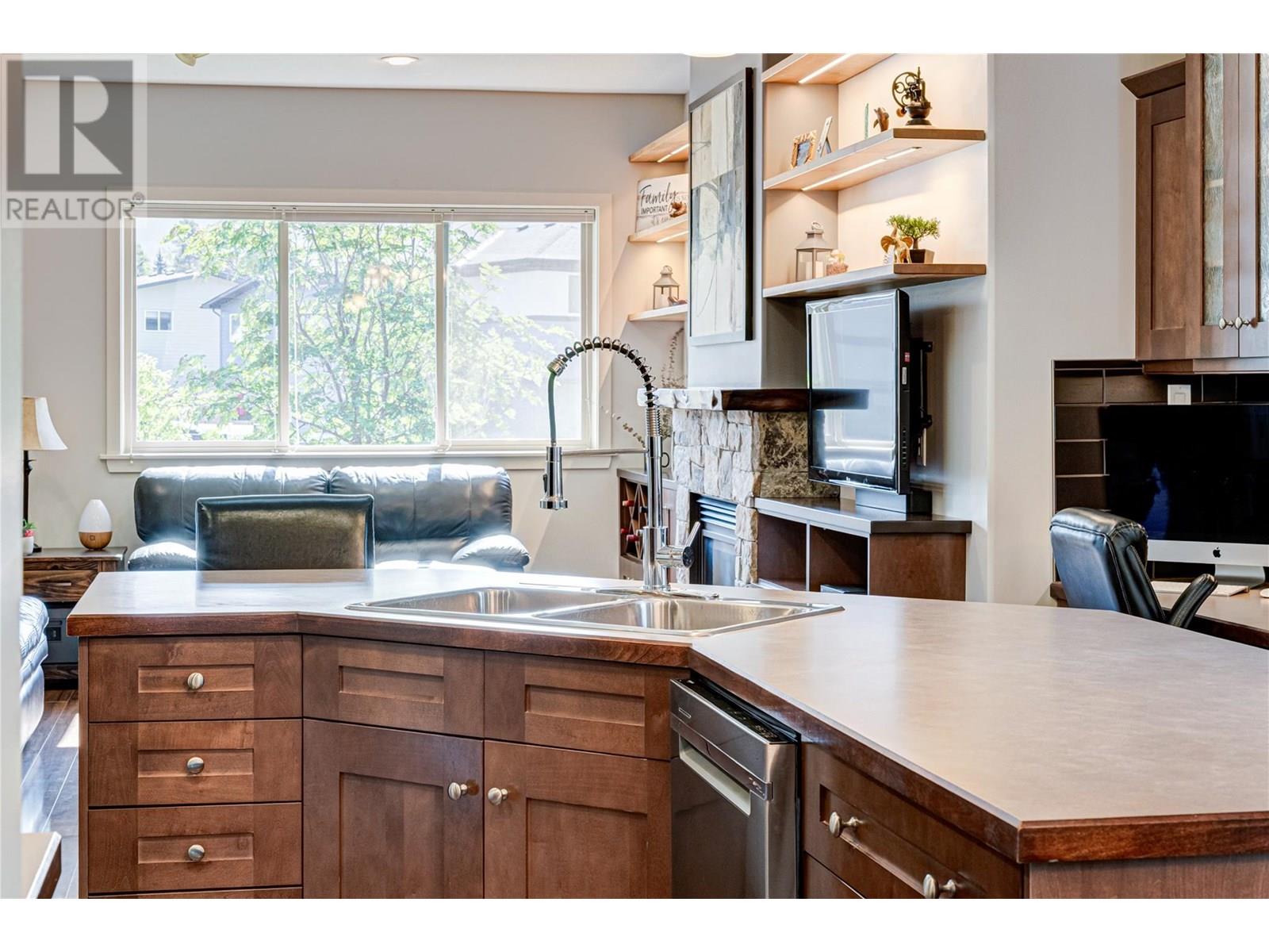 Photo 10 of 1327 Cherrywood Boulevard, Sparwood BC