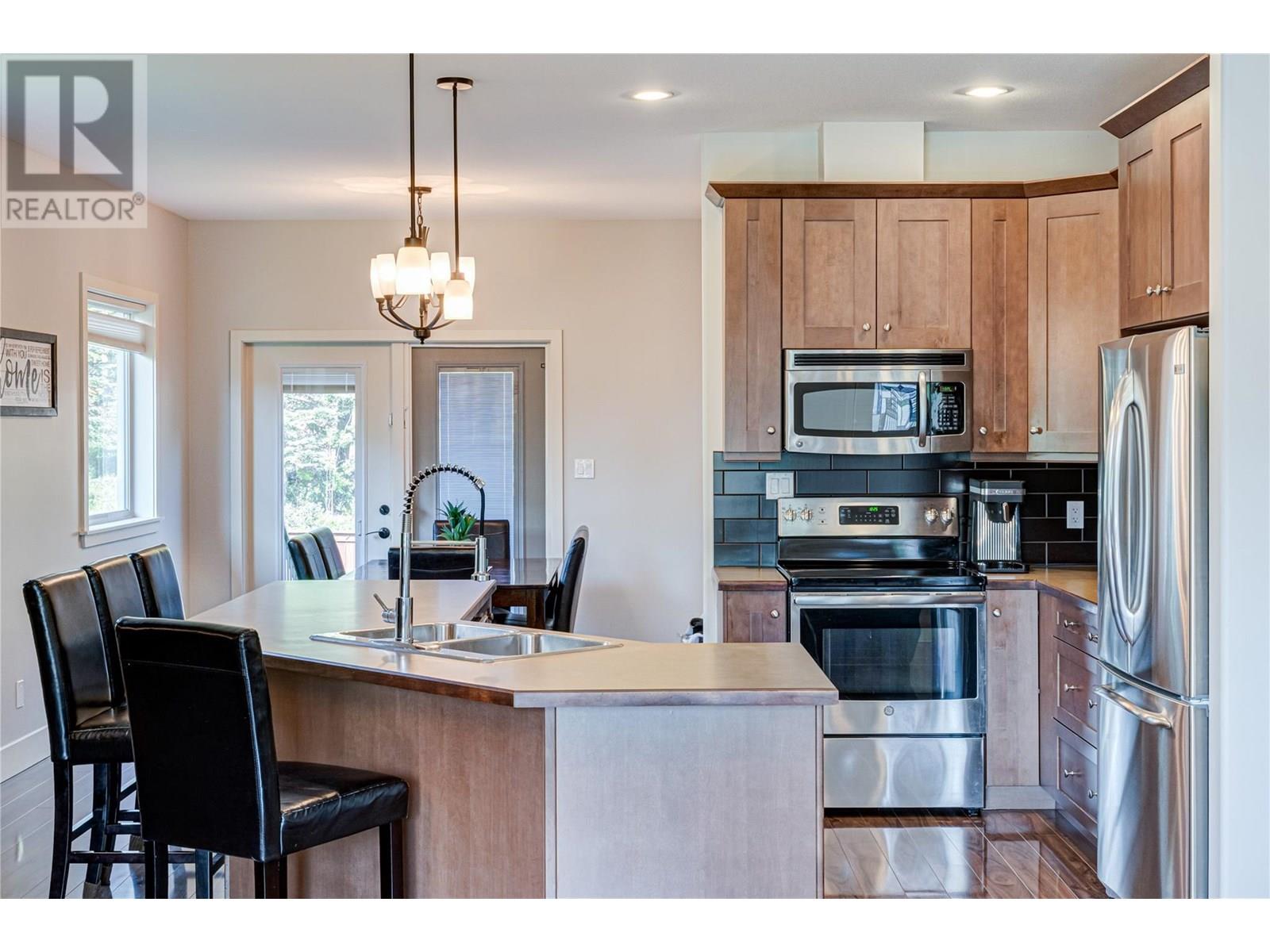 Photo 7 of 1327 Cherrywood Boulevard, Sparwood BC