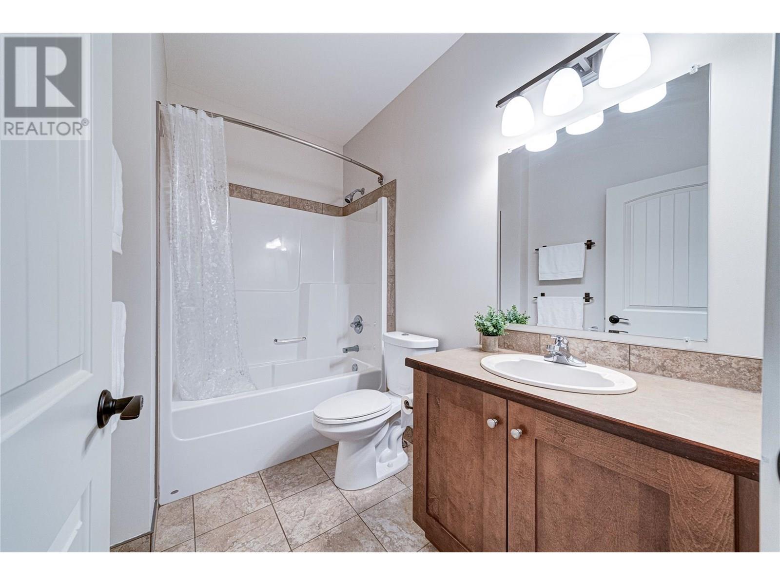Photo 12 of 1327 Cherrywood Boulevard, Sparwood BC