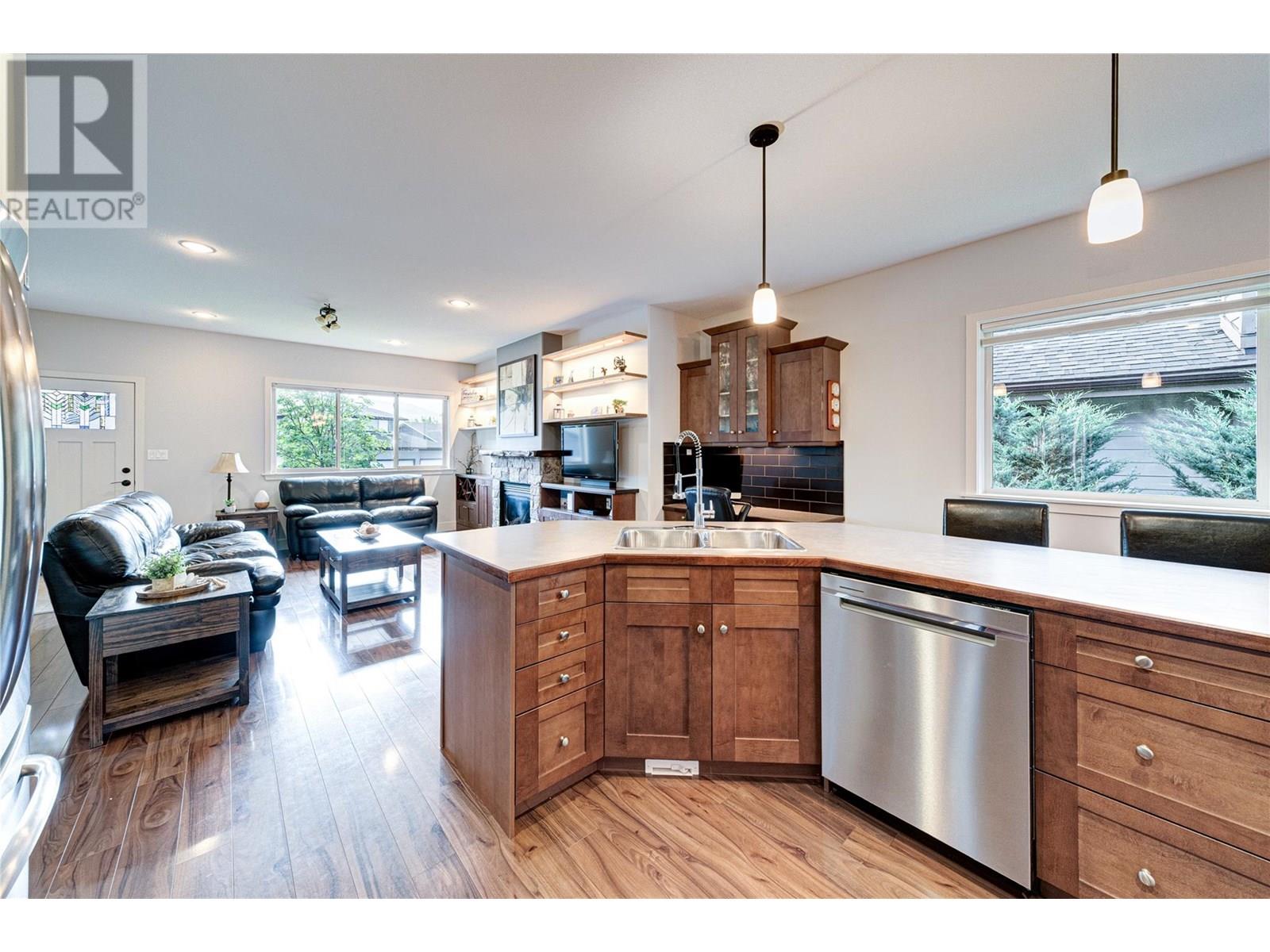 Photo 8 of 1327 Cherrywood Boulevard, Sparwood BC