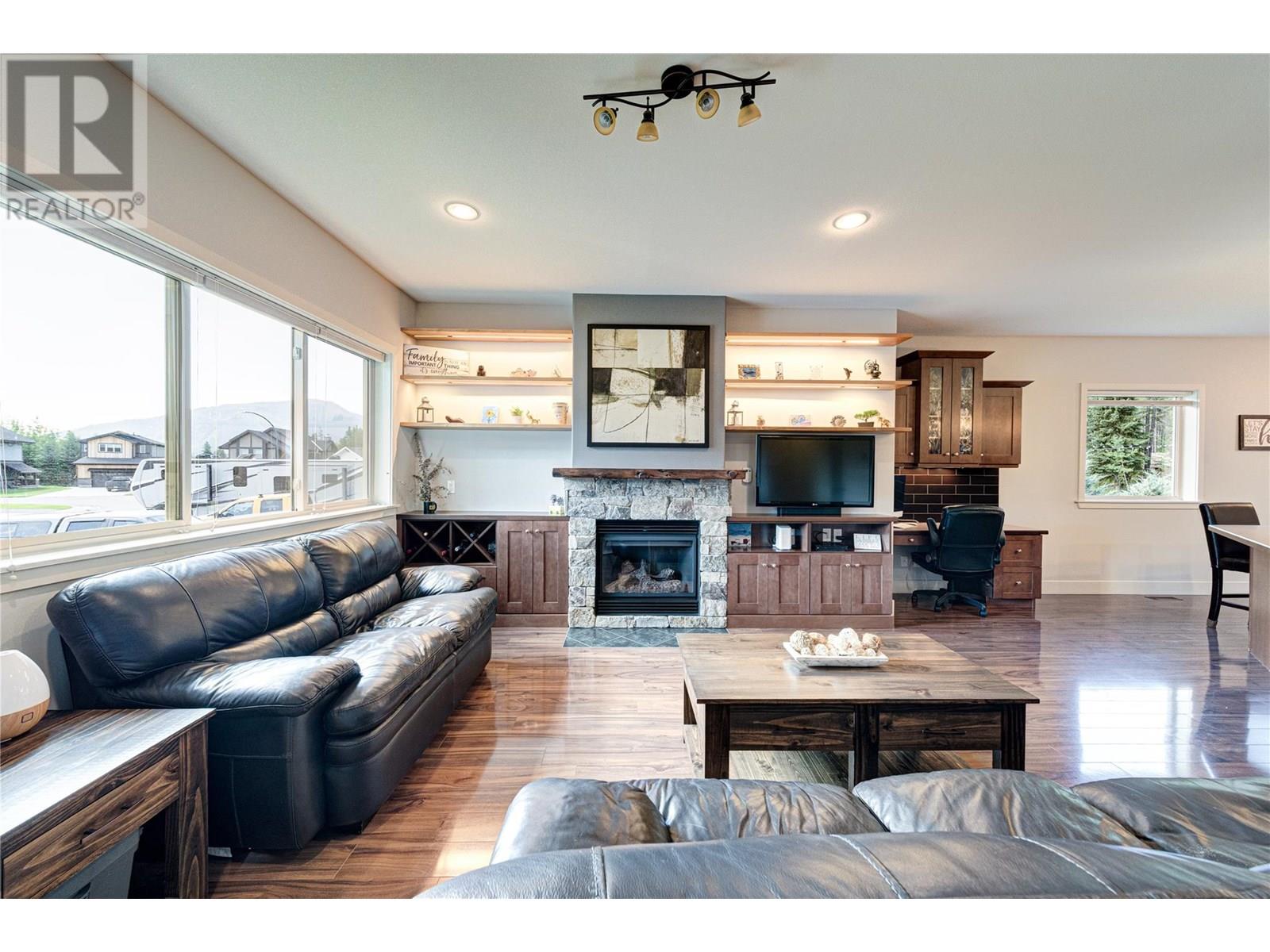 Photo 4 of 1327 Cherrywood Boulevard, Sparwood BC