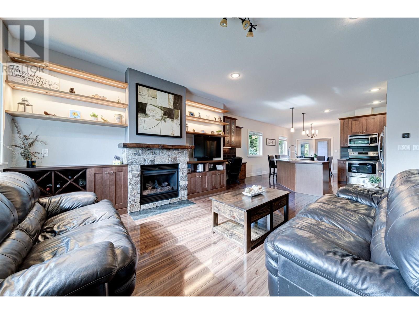 Photo 3 of 1327 Cherrywood Boulevard, Sparwood BC