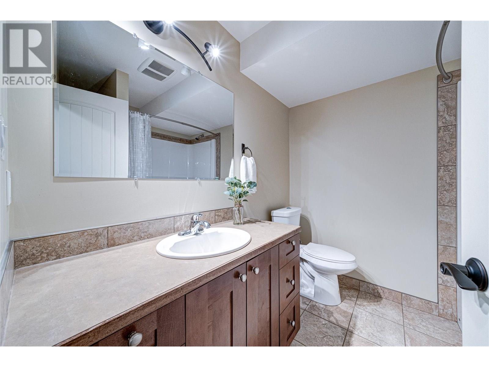 Photo 23 of 1327 Cherrywood Boulevard, Sparwood BC