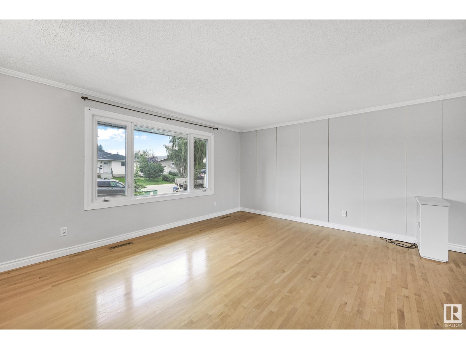 Photo 3 of 6803 149 A Av Nw, Edmonton AB