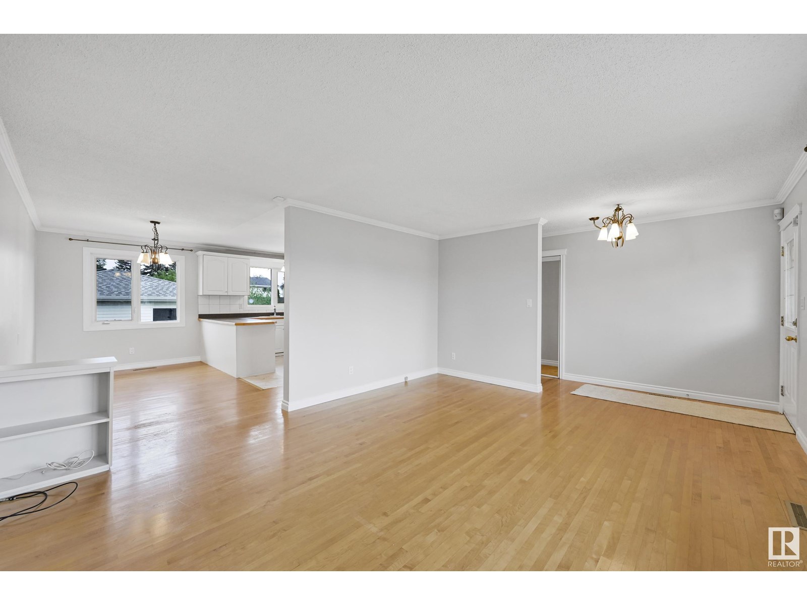 Photo 5 of 6803 149 A Av Nw, Edmonton AB