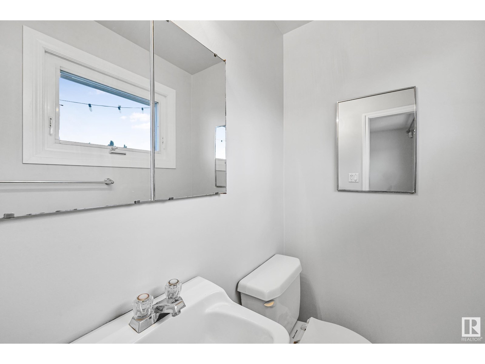 Photo 14 of 6803 149 A Av Nw, Edmonton AB
