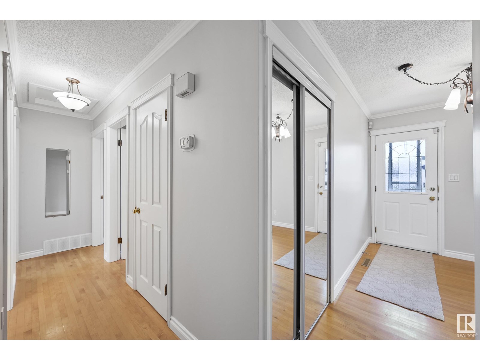 Photo 11 of 6803 149 A Av Nw, Edmonton AB