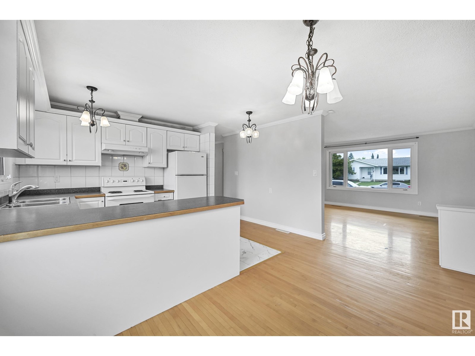 Photo 6 of 6803 149 A Av Nw, Edmonton AB